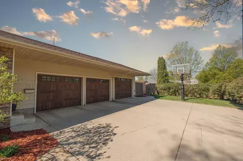 Exterior - 701 E Oak Ave, Olivia, MN 56277 photo 7 of 21