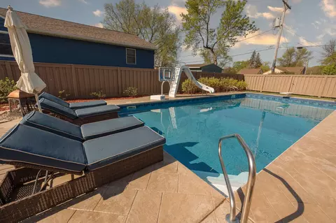 Exterior - 701 E Oak Ave, Olivia, MN 56277 photo 14 of 21