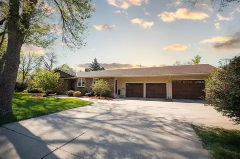 Exterior - 701 E Oak Ave, Olivia, MN 56277 photo 4 of 21