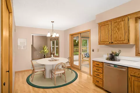 597 Thames Cir, Eagan, MN 55123 photo 4