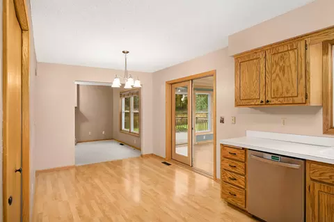 597 Thames Cir, Eagan, MN 55123 photo 14