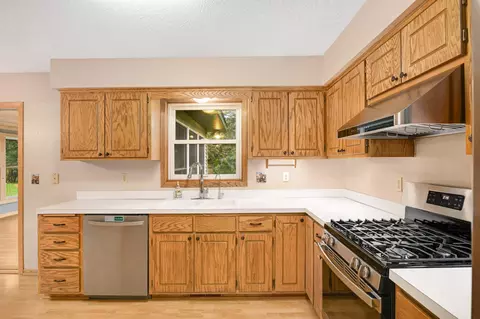 597 Thames Cir, Eagan, MN 55123 photo 12