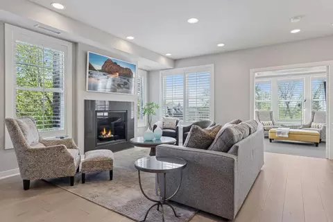 415 Indian Mound St #302, Wayzata, MN 55391