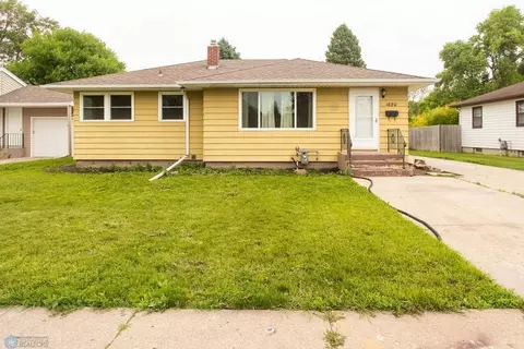 1820 5th St S, Moorhead, MN 56560