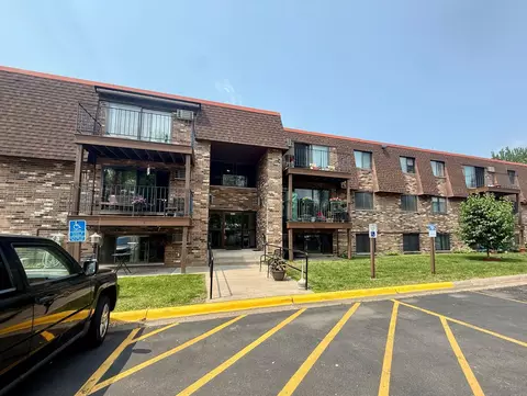 30675 Park St #104, Lindstrom, MN 55045