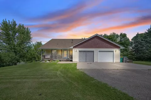 30979 Wallmark Lake Dr, Chisago City, MN 55013