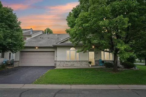 1118 Crystal Pl W, Chaska, MN 55318