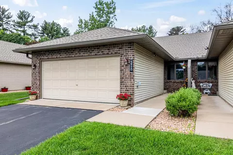 5920 Oxboro Ave N, Oak Park Heights, MN 55082