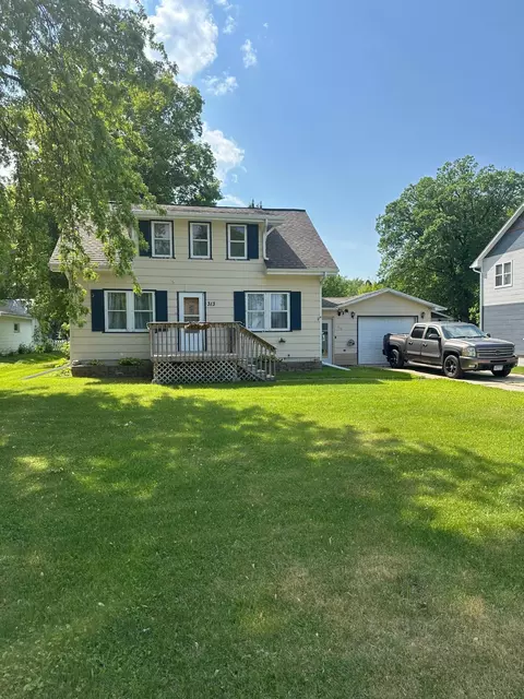 313 Roberts Ave NE, Warroad, MN 56763