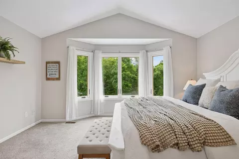 Bedroom - 5675 Marsh Pointe Dr, Shorewood, MN 55331 photo 2 of 9