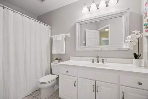 Bath - 5675 Marsh Pointe Dr, Shorewood, MN 55331 photo 5 of 6