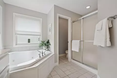 Bath - 5675 Marsh Pointe Dr, Shorewood, MN 55331 photo 4 of 6