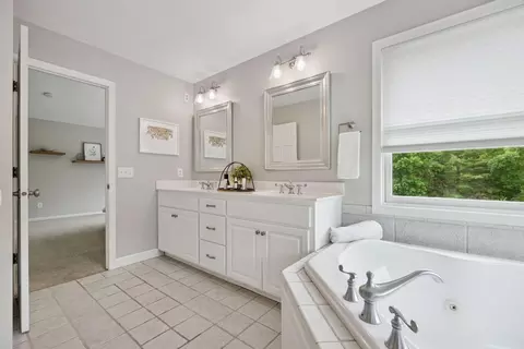 Bath - 5675 Marsh Pointe Dr, Shorewood, MN 55331 photo 3 of 6