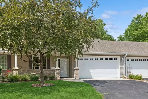 919 Cannon Valley Dr W, Northfield, MN 55057