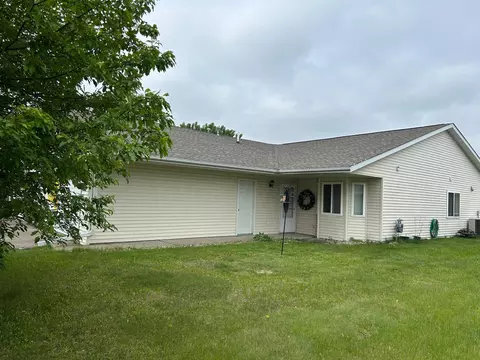 605 Meadows Dr, Hammond, WI 54015