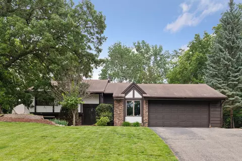 8312 140th Street Ct, Apple Valley, MN 55124
