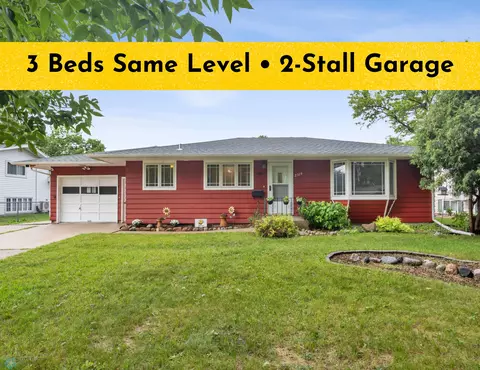 2319 10th St S, Fargo, ND 58103