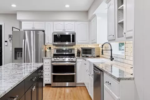 Kitchen - 5510 Joyce St, Maple Plain, MN 55359 photo 2 of 5