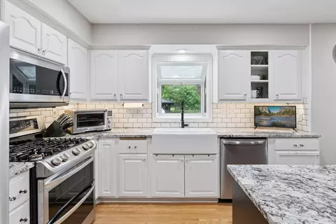 Kitchen - 5510 Joyce St, Maple Plain, MN 55359 photo 3 of 5