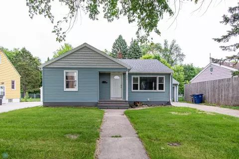 634 11th St N, Moorhead, MN 56560