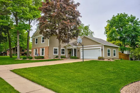 8517 143rd St W, Apple Valley, MN 55124