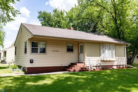 1028 11th Ave N, Moorhead, MN 56560