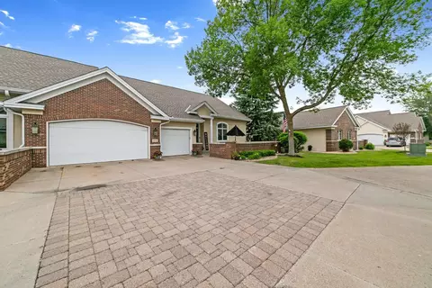 16717 49th Pl N, Plymouth, MN 55446