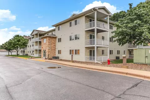 875 Bahls Dr #109, Hastings, MN 55033