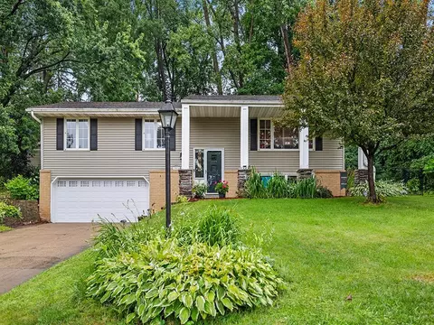 1915 Sioux Ct, Burnsville, MN 55337