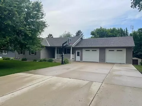 1219 Highland Dr, Blue Earth, MN 56013
