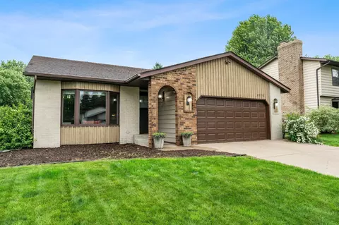 2212 Henna Ave N, Oakdale, MN 55128