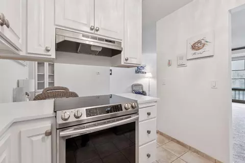 Kitchen - 5410 Three Points Blvd #435, Mound, MN 55364 photo 2 of 4