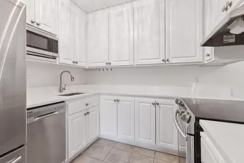 Kitchen - 5410 Three Points Blvd #435, Mound, MN 55364 photo 1 of 4