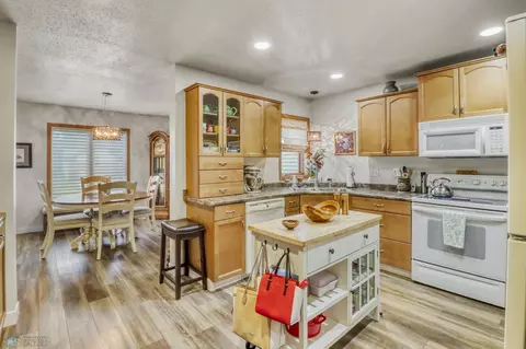 Kitchen - 3327 23rd Ave S, Fargo, ND 58103 photo 6 of 7