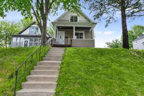 926 Earl St, Saint Paul, MN 55106