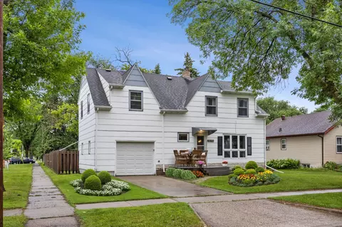 302 14th St S, Moorhead, MN 56560