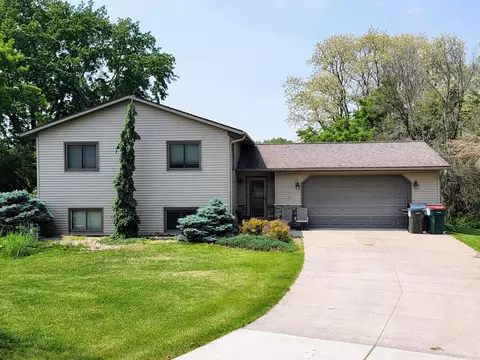 415 6th St SW, Oronoco, MN 55960