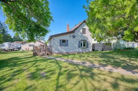 215 E Michigan Ave, Gilbert, MN 55741