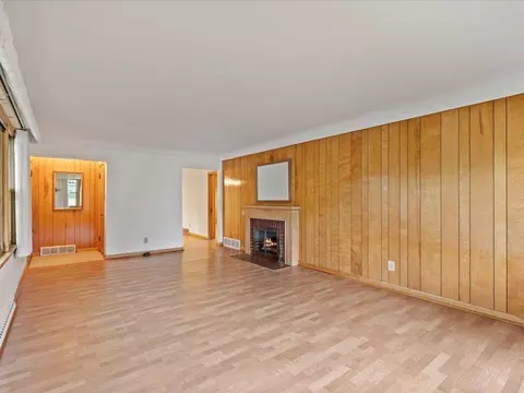 Living - 517 Cedar St, Brainerd, MN 56401 photo 3 of 4