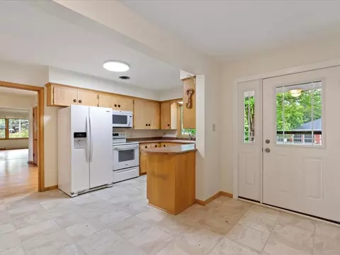 Entry Way - 517 Cedar St, Brainerd, MN 56401 photo 1 of 2