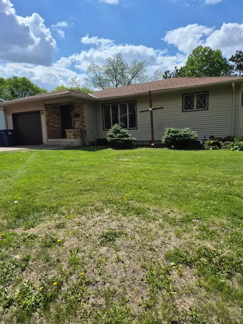 1038 Pleasant Ln, Faribault, MN 55021