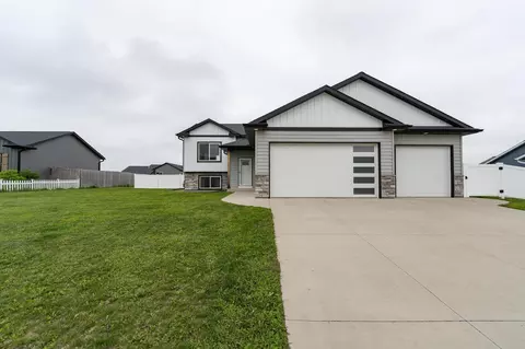 363 6th St SE, Dover, MN 55929
