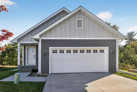 201 Mccarrons Pl W, Roseville, MN 55113