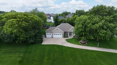 1222 Greystone Ln SW, Rochester, MN 55902