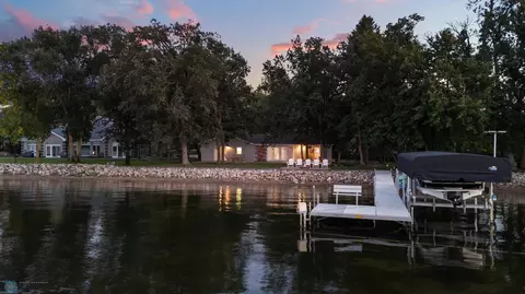 886 S Shore Dr, Detroit Lakes, MN 56501