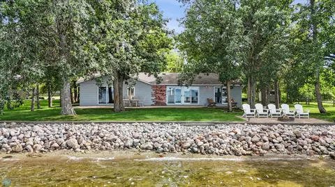 886 S Shore Dr, Detroit Lakes, MN 56501