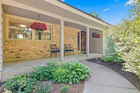 5501 Holiday Rd, Minnetonka, MN 55345