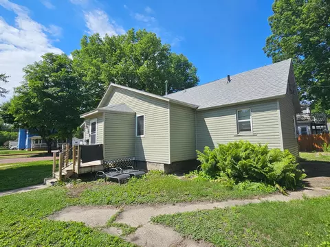 602 Park Ln, Mankato, MN 56001