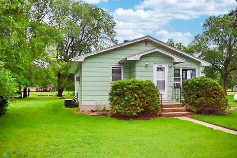 205 3rd St S, Fairmount, ND 58030