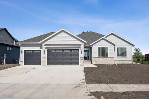 2924 Prairie Farms Cir S, Fargo, ND 58104